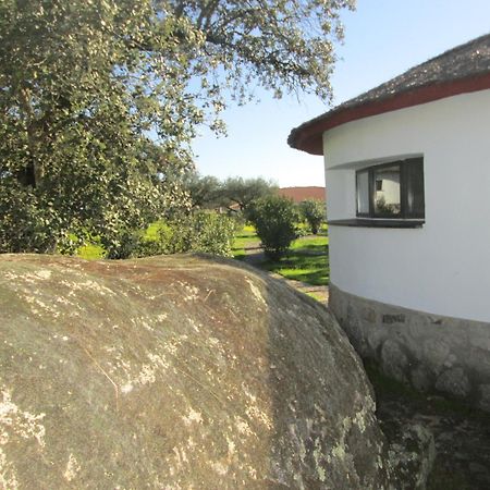 الشقق الفندقية La Roca de la Sierraفي  Chozos De La Dehesa المظهر الخارجي الصورة