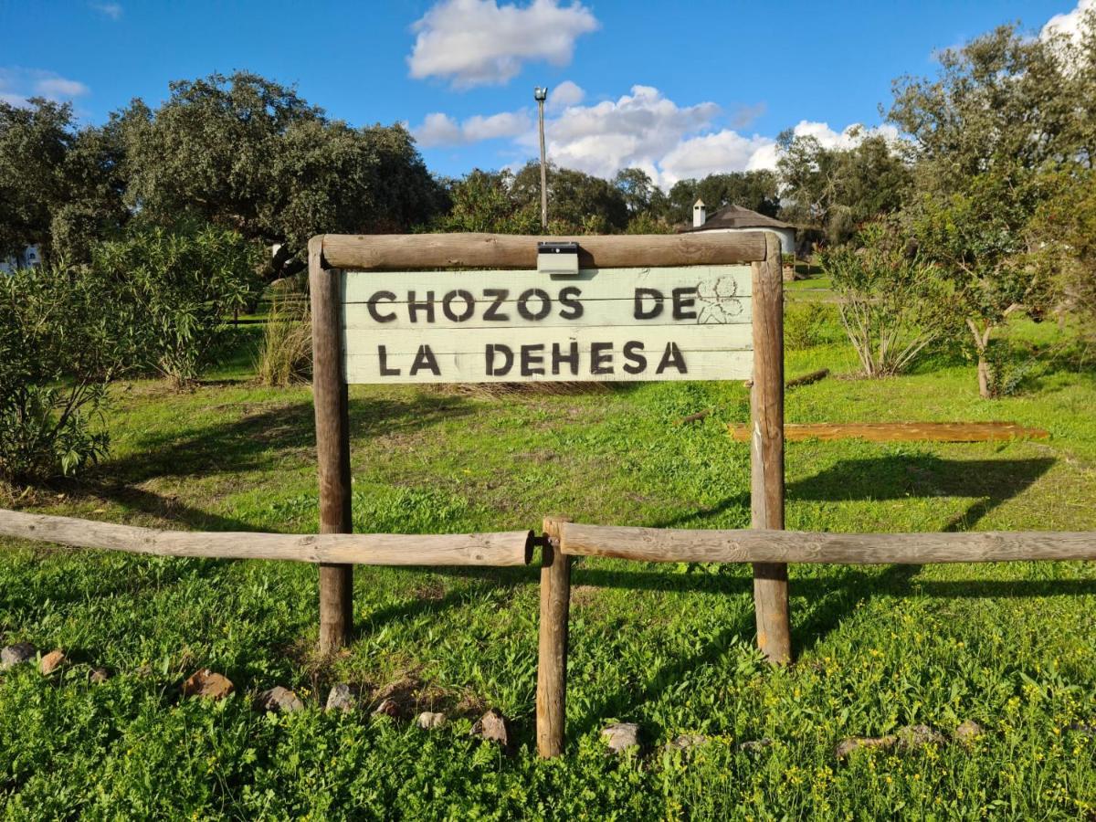 الشقق الفندقية La Roca de la Sierraفي  Chozos De La Dehesa المظهر الخارجي الصورة
