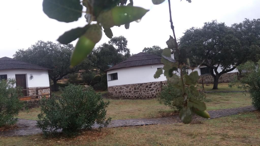 الشقق الفندقية La Roca de la Sierraفي  Chozos De La Dehesa المظهر الخارجي الصورة