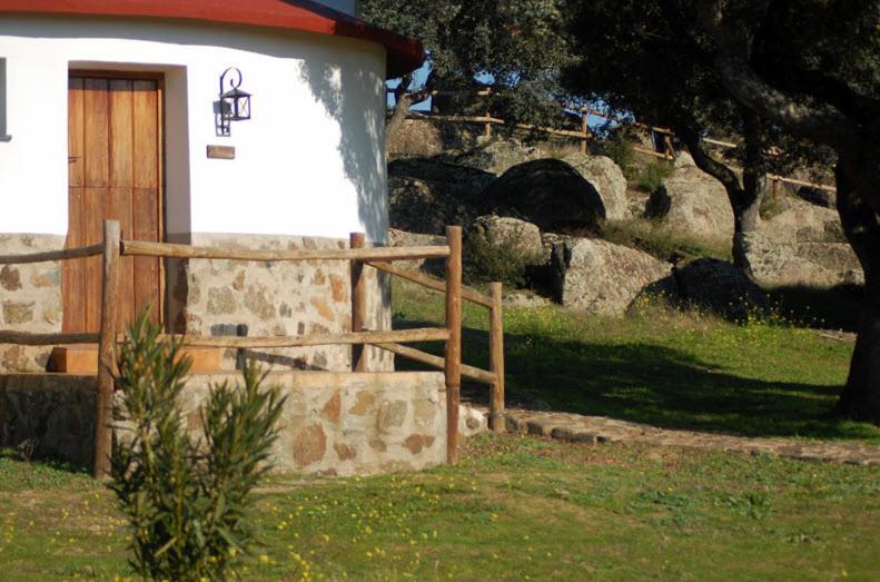الشقق الفندقية La Roca de la Sierraفي  Chozos De La Dehesa المظهر الخارجي الصورة