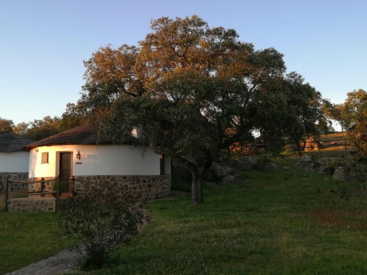 الشقق الفندقية La Roca de la Sierraفي  Chozos De La Dehesa المظهر الخارجي الصورة